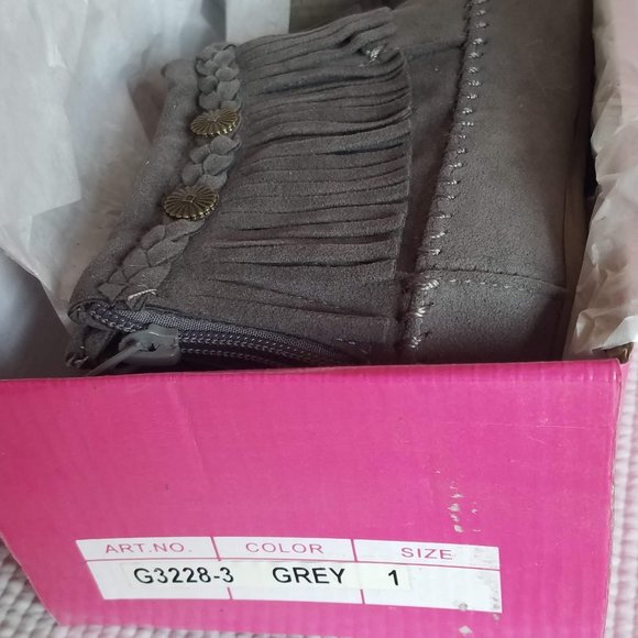 Gray Fringe Boot Mocasin - Picture 8 of 8